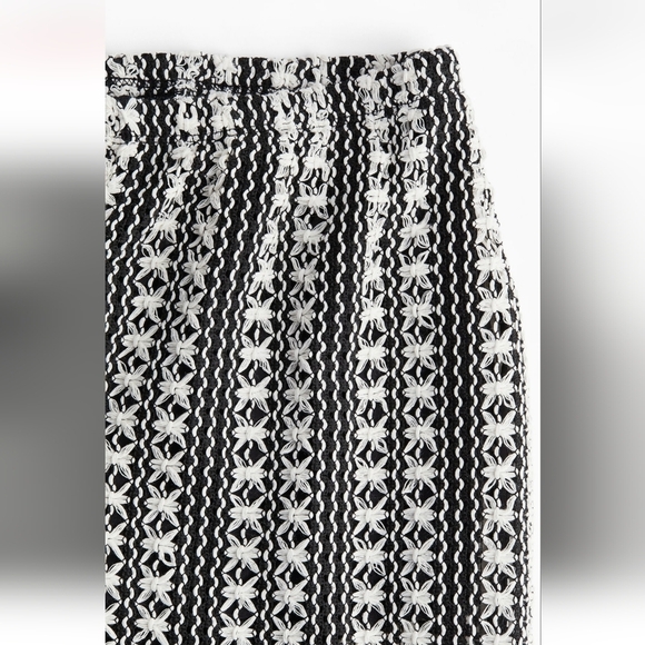 H&M Crochet Black And Ivory Striped Pants Size L SUMMER VIBEZ - Picture 2 of 6